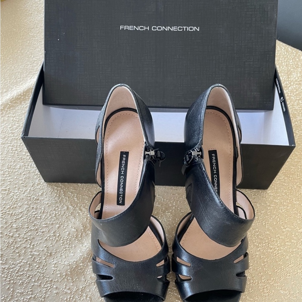 Brand new French Connection shoes with a inner zipper.